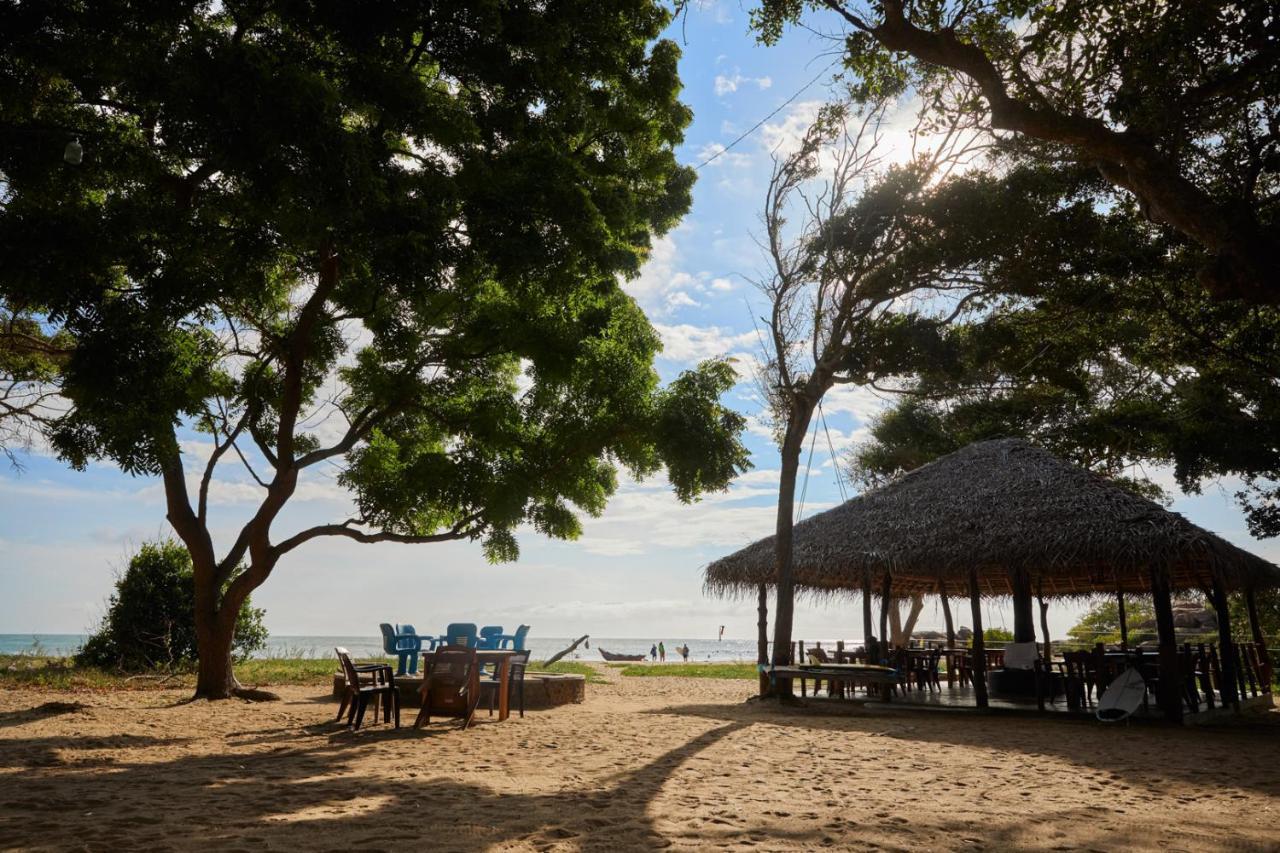 Water Edge Hotel & Restaurant Baie d'Arugam Extérieur photo