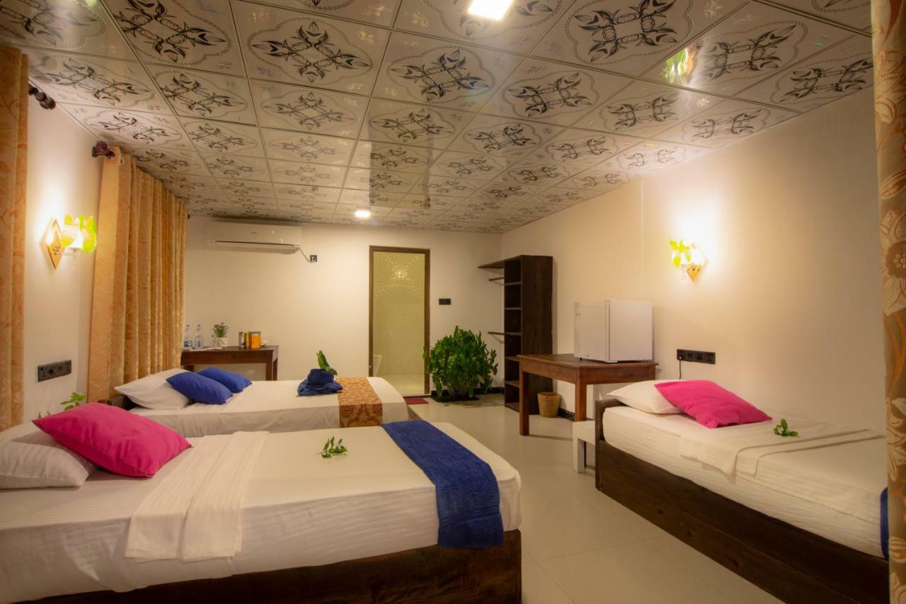 Water Edge Hotel & Restaurant Baie d'Arugam Extérieur photo
