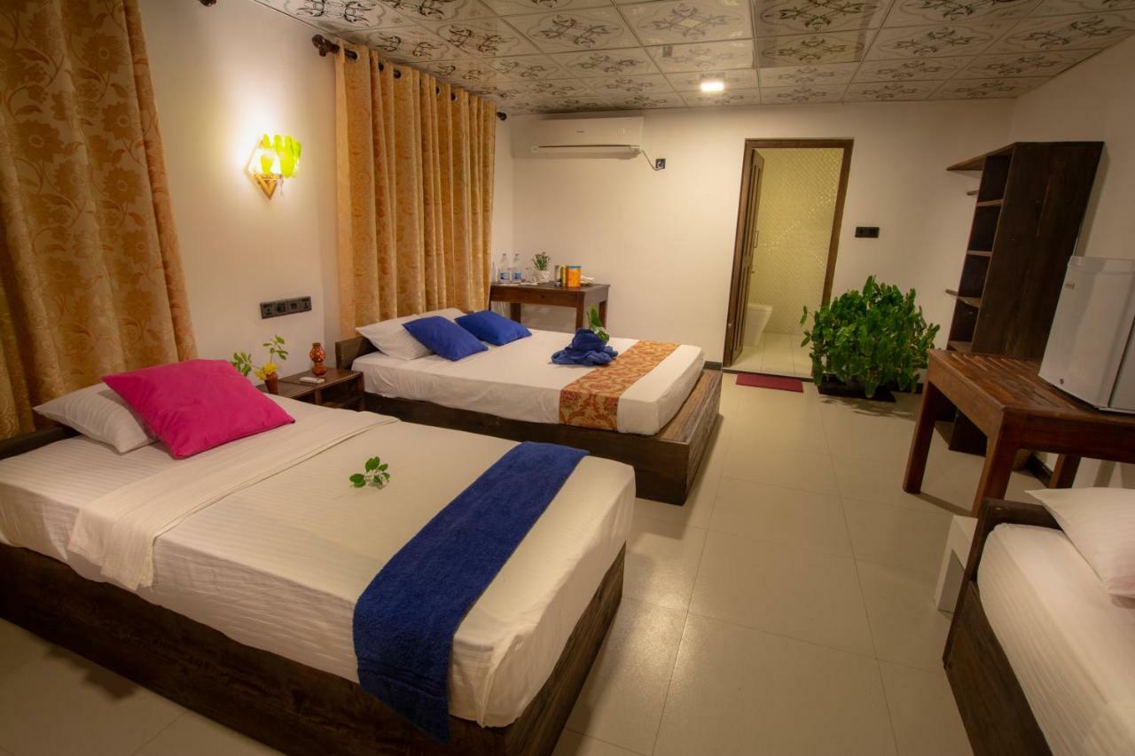 Water Edge Hotel & Restaurant Baie d'Arugam Extérieur photo