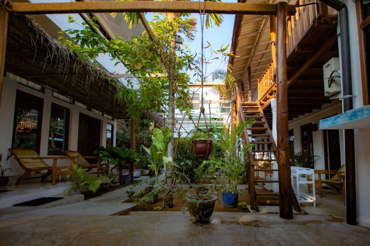 Water Edge Hotel & Restaurant Baie d'Arugam Extérieur photo