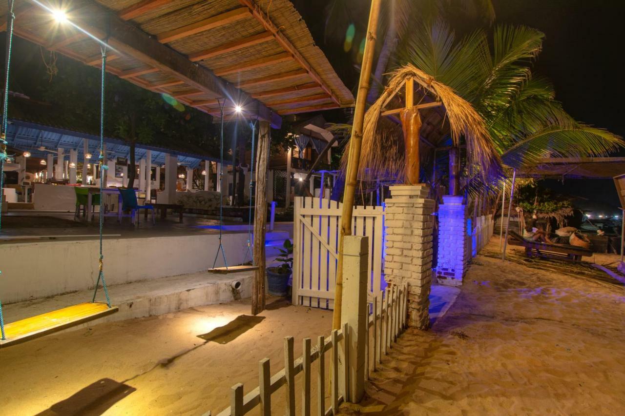 Water Edge Hotel & Restaurant Baie d'Arugam Extérieur photo