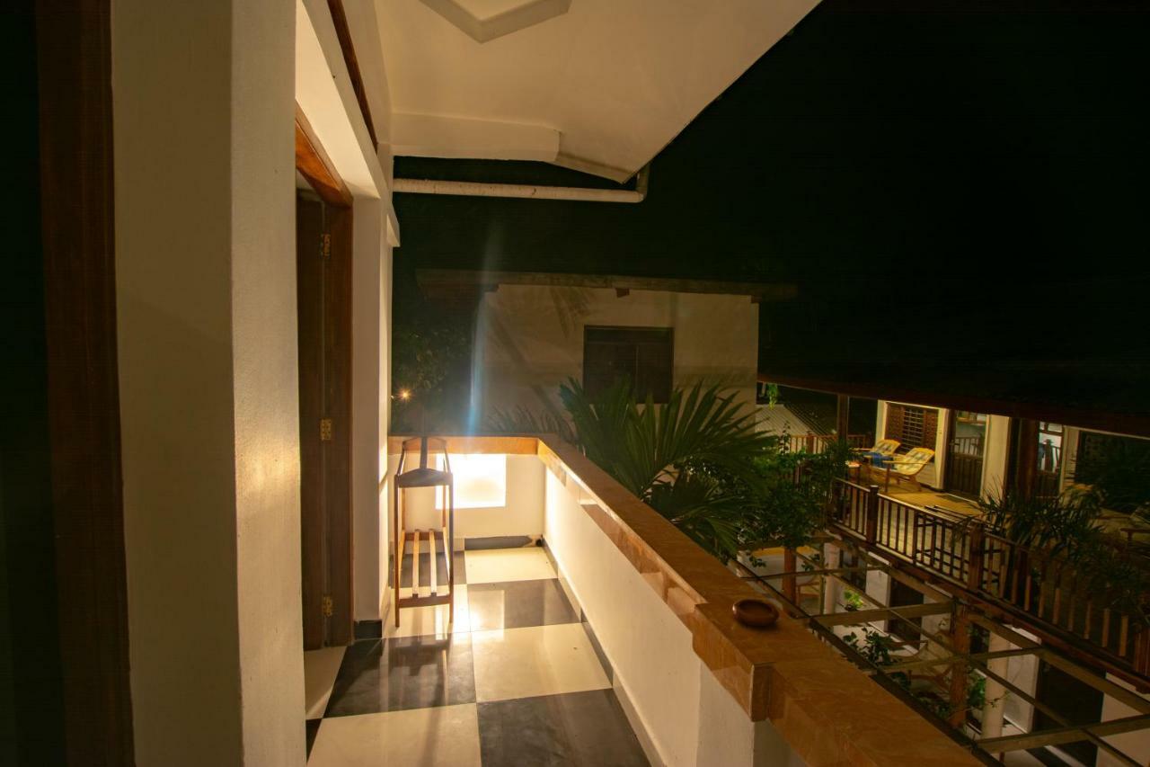 Water Edge Hotel & Restaurant Baie d'Arugam Extérieur photo