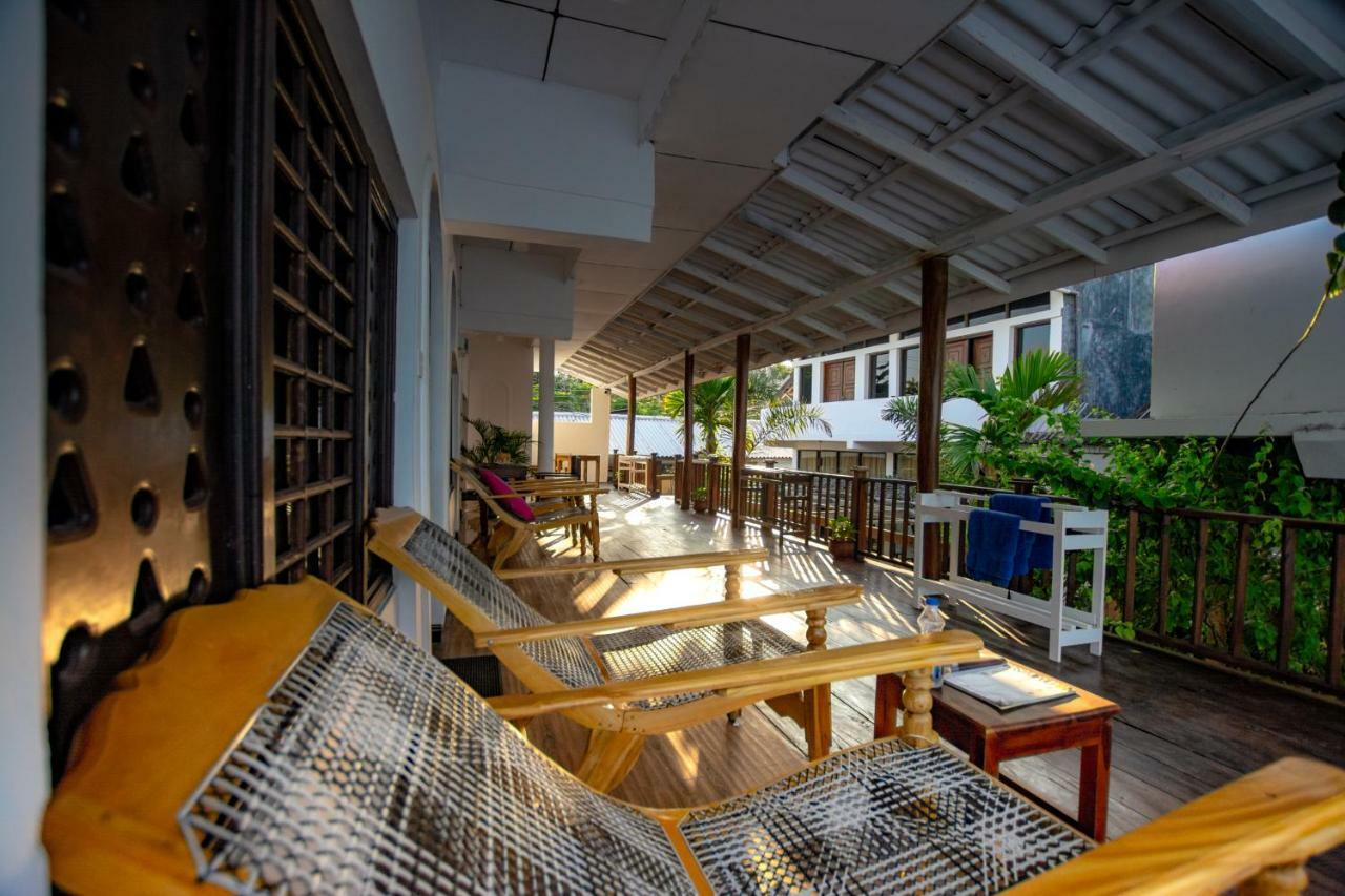 Water Edge Hotel & Restaurant Baie d'Arugam Extérieur photo