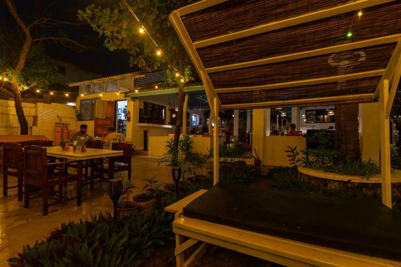 Water Edge Hotel & Restaurant Baie d'Arugam Extérieur photo