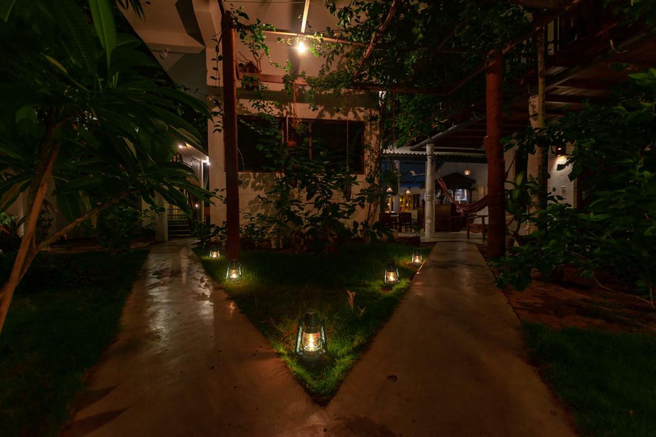 Water Edge Hotel & Restaurant Baie d'Arugam Extérieur photo